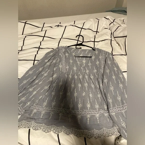 American Eagle Outfitters blouse in large - Picture 3 of 3